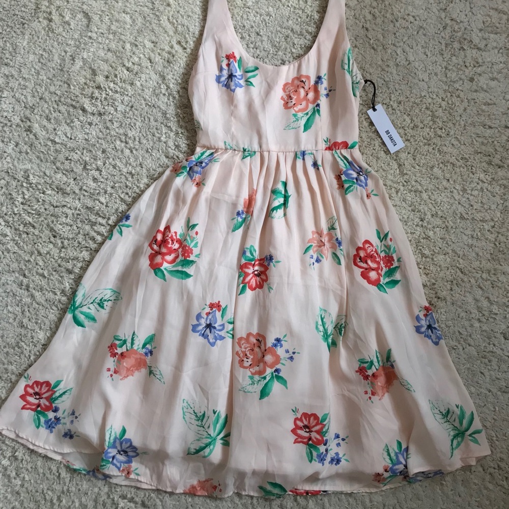 NWT BB Dakota Floral Dress